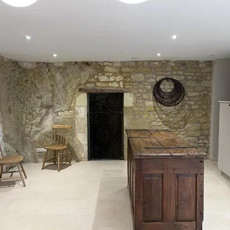 بيت للعطل Le Troglo Du Chateau *