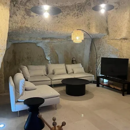 Le Troglo Du Chateau Beaumont (Vienne)