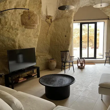 Le Troglo Du Chateau * Beaumont (Vienne)