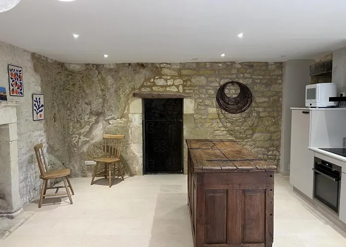 بيت للعطل Le Troglo Du Chateau *