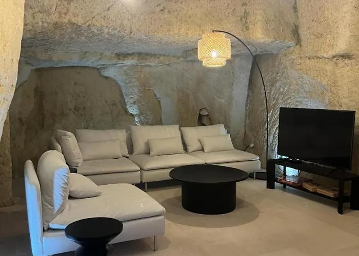 Le Troglo Du Chateau Beaumont (Vienne)