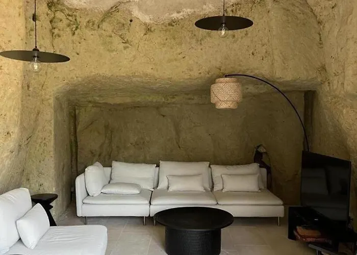 Le Troglo Du Chateau بيت للعطل *