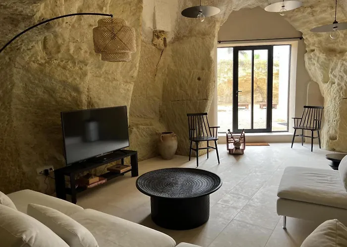 Le Troglo Du Chateau * Beaumont (Vienne)