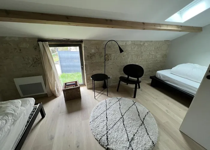 بيت للعطل Le Troglo Du Chateau *